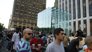 The Night Before the 3G iPhone Launch at the 5th Ave Apple Store